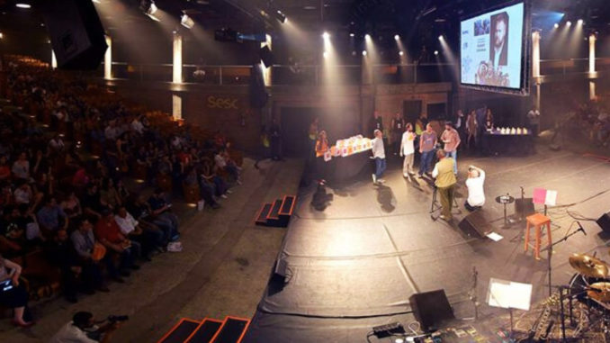 imagem de cerimônia de premiação do troféu hqmix no sesc são paulo